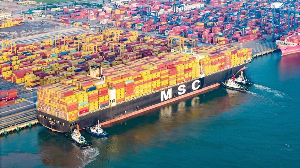 Hải quan Đình Vũ thông quan nhanh hàng hóa trên tàu container lớn nhất về Lạch Huyện