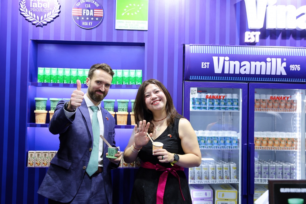 Món Việt bất ngờ chinh phục khách quốc tế trong sự kiện ngoại giao của Hải quân Hoàng gia Anh