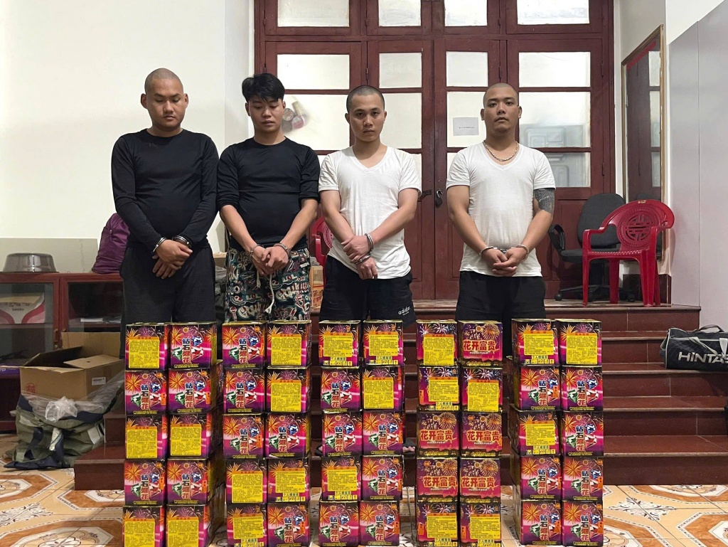 Hải quan Trà Lĩnh phối hợp bắt quả tang vụ vận chuyển hơn 1 tạ pháo nổ