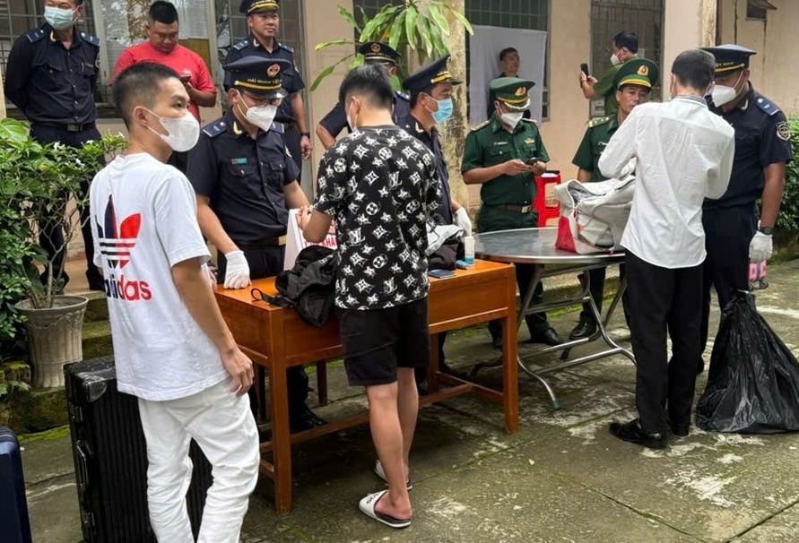 Hải quan cửa khẩu Thường Phước hỗ trợ, tạo thuận lợi tiếp nhận 38 công dân hồi hương