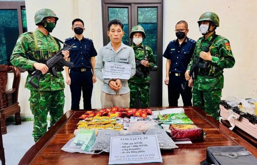 Hải quan khu vực XI phối hợp bắt đối tượng vận chuyển 14 kg ma túy