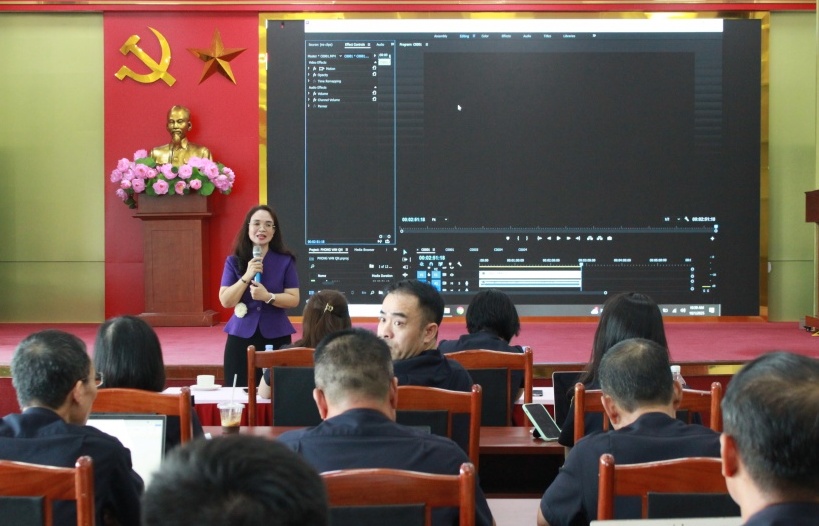 Hải quan khu vực VIII bồi dưỡng kỹ năng truyền thông cho cán bộ, công chức