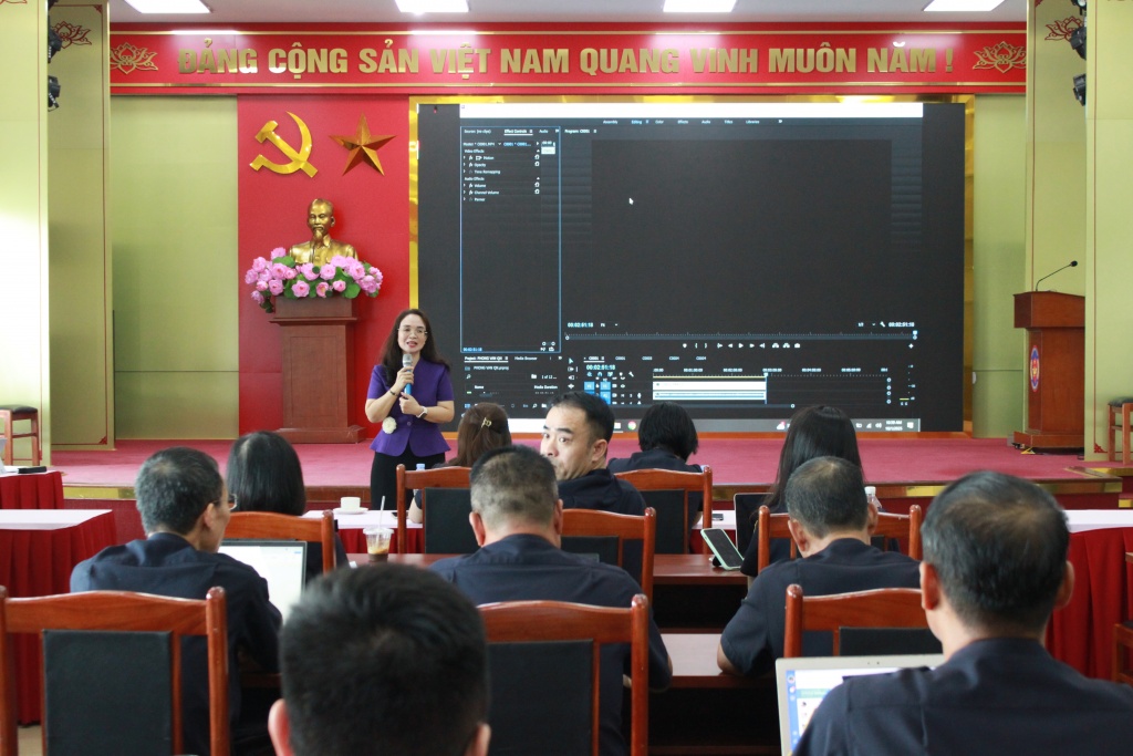 Hải quan khu vực VIII bồi dưỡng kỹ năng truyền thông cho cán bộ, công chức