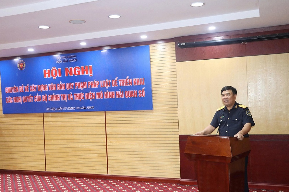 Cục trưởng Cục Hải quan Nguyễn Văn Thọ phát biểu tại Hội nghị chuyên đề về xây dựng văn bản quy phạm pháp luật để triển khai các nghị quyết của Bộ Chính trị và thực hiện mô hình Hải quan số diễn ra ngày 1/10/2025. Ảnh: Thái Bình