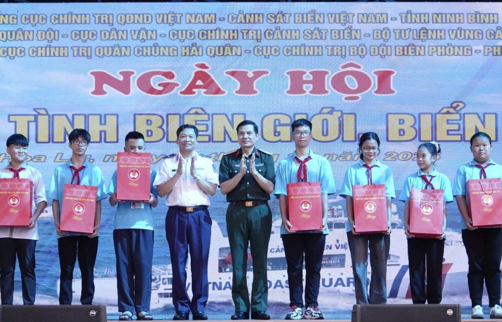 Cảnh sát biển với nghĩa tình biên giới, biển đảo