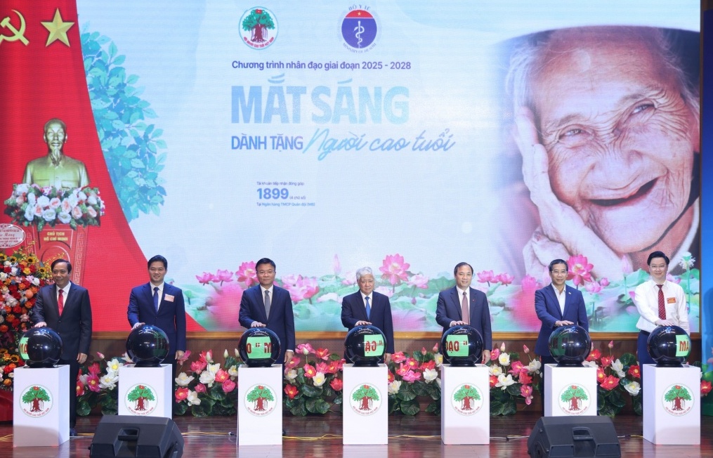 MB chung sức phát động Tháng hành động vì Người cao tuổi và Chương trình “Mắt sáng cho người cao tuổi”