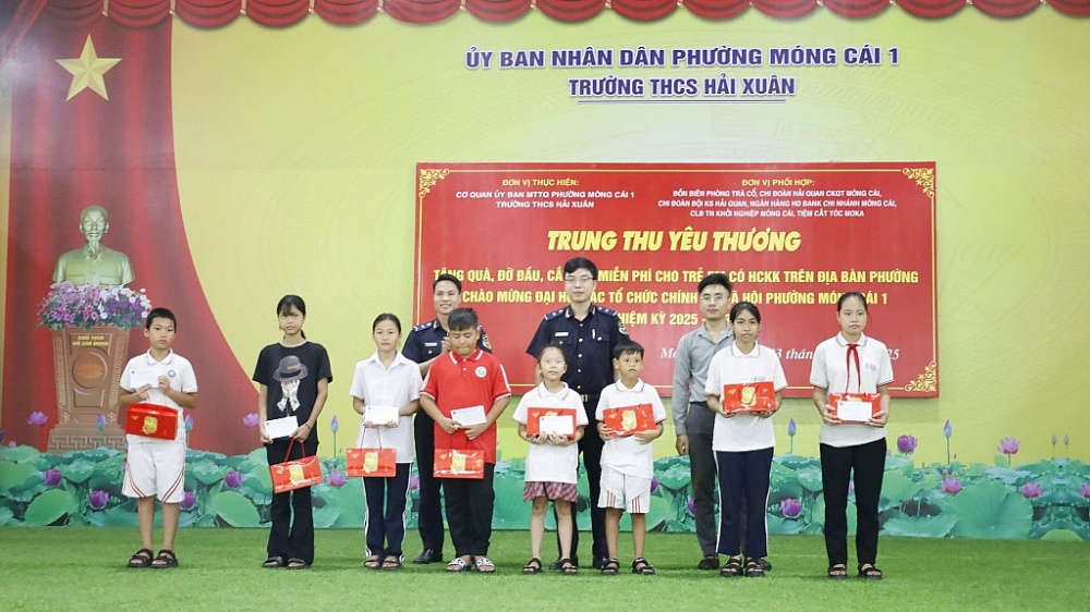 Thanh niên Hải quan khu vực VIII lan tỏa yêu thương đến với trẻ em dịp tết Trung thu