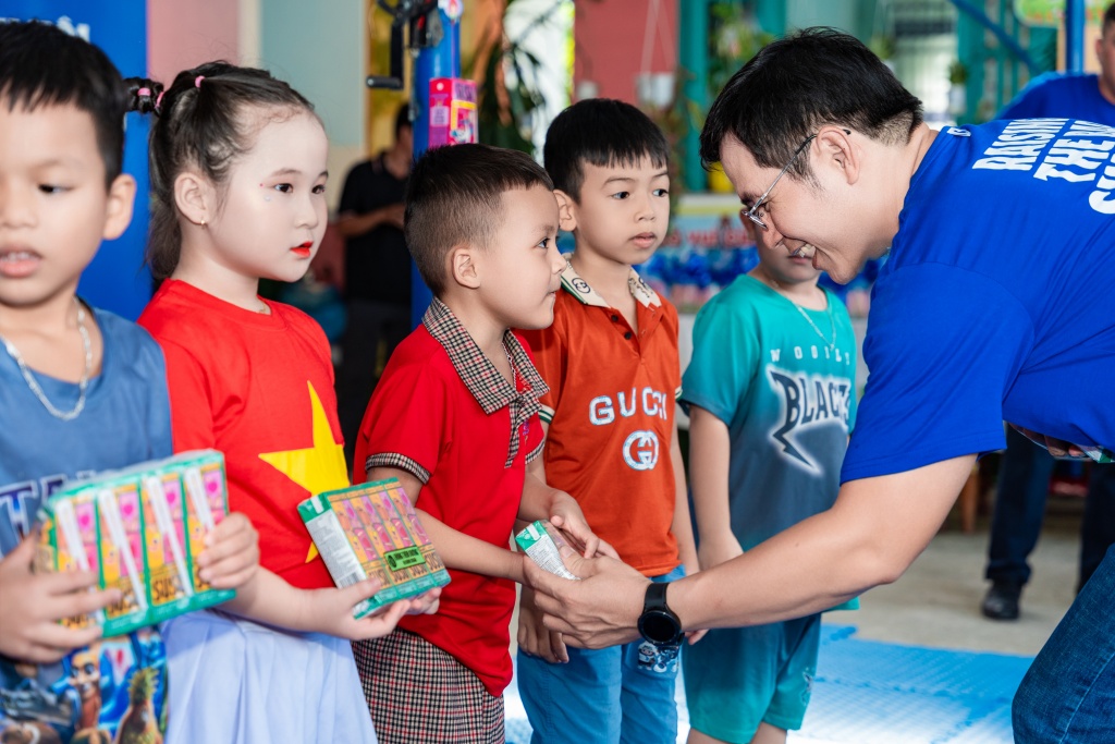 Vinamilk đồng hành mang Tết Trung thu đến hơn 10.000 trẻ em trên cả nước