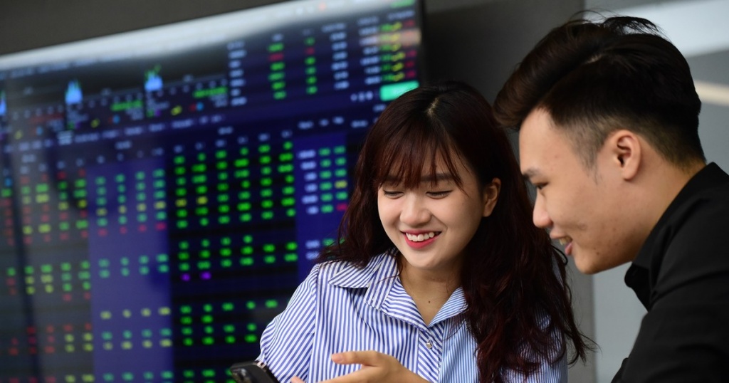 Tạm giữ nguyên thuế TNCN cổ tức, thưởng chứng khoán để ổn định thị trường