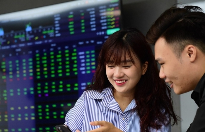 Tạm giữ nguyên thuế TNCN cổ tức, thưởng chứng khoán để ổn định thị trường