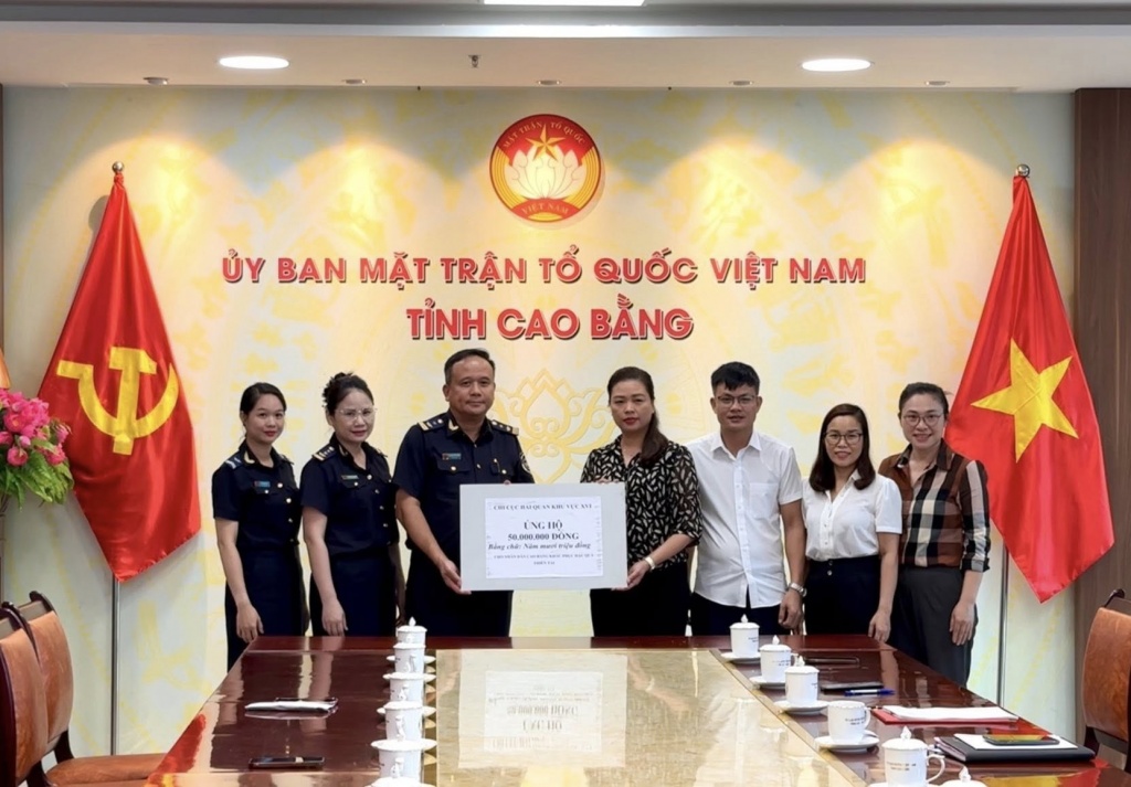 Hải quan khu vực XVI ủng hộ Cao Bẳng khắc phục hậu quả bão, lụt