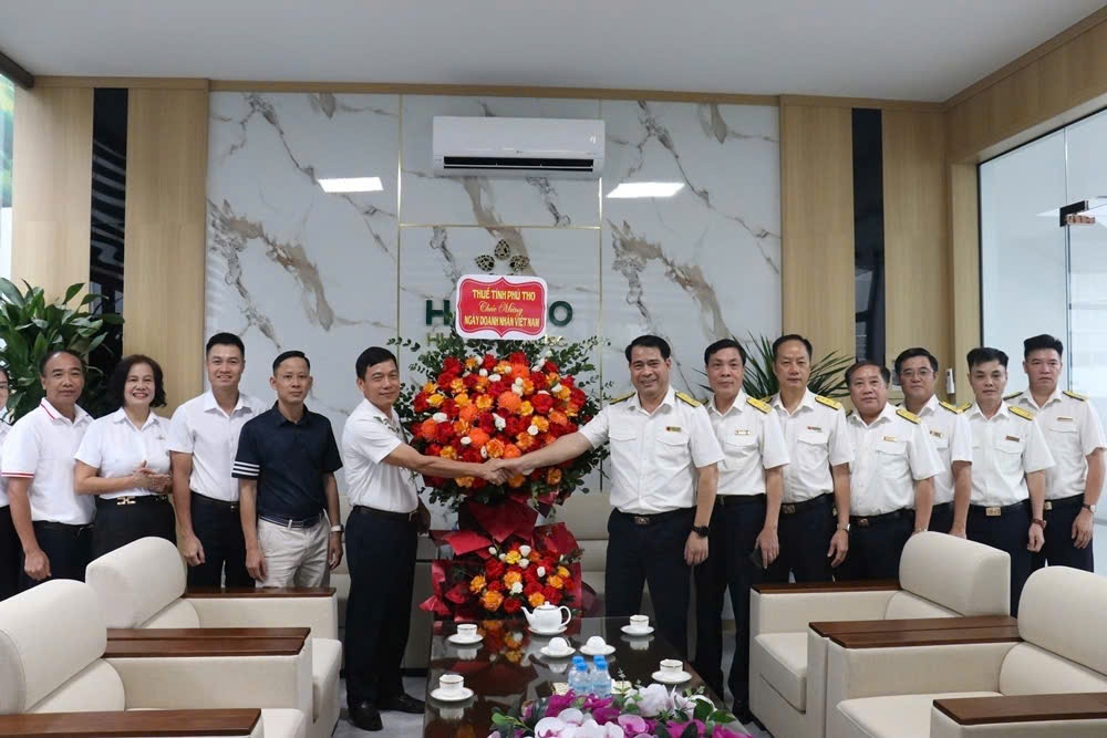Thuế tỉnh Phú Thọ chúc mừng Ngày doanh nhân Việt Nam 13/10