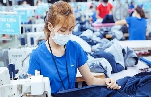 Ngân hàng đồng hành tháo gỡ áp lực chi phí, tiếp sức doanh nghiệp dệt may và logistics