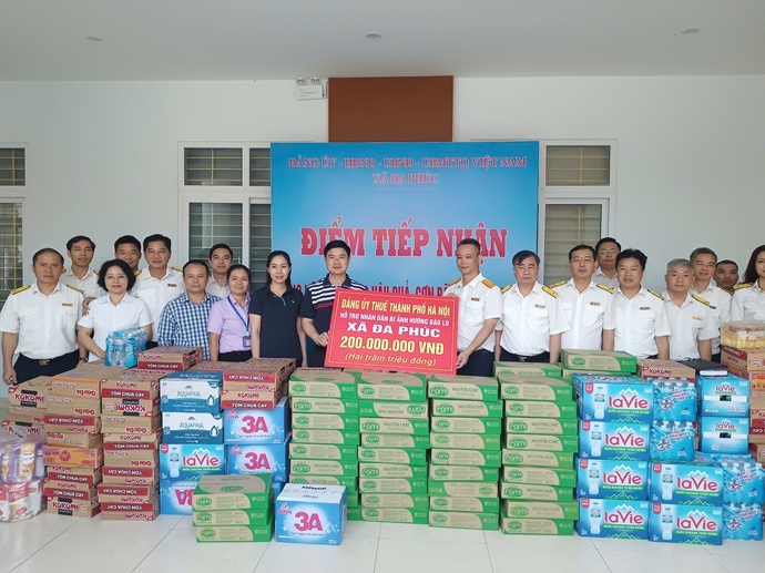Thuế thành phố Hà Nội ủng hộ xã Trung Giã, Đa Phúc khắc phục hậu quả cơn bão số 11