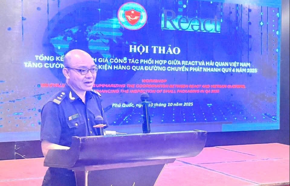 Hải quan Việt Nam hợp tác kiểm soát kiện hàng chuyển phát nhanh qua biên giới