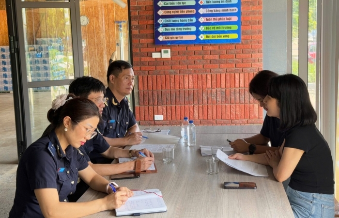 Hải quan Thái Nguyên thăm hỏi, động viên doanh nghiệp khắc phục hậu quả bão lũ
