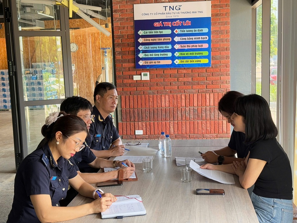 Hải quan Thái Nguyên thăm hỏi, động viên doanh nghiệp khắc phục hậu quả bão lũ