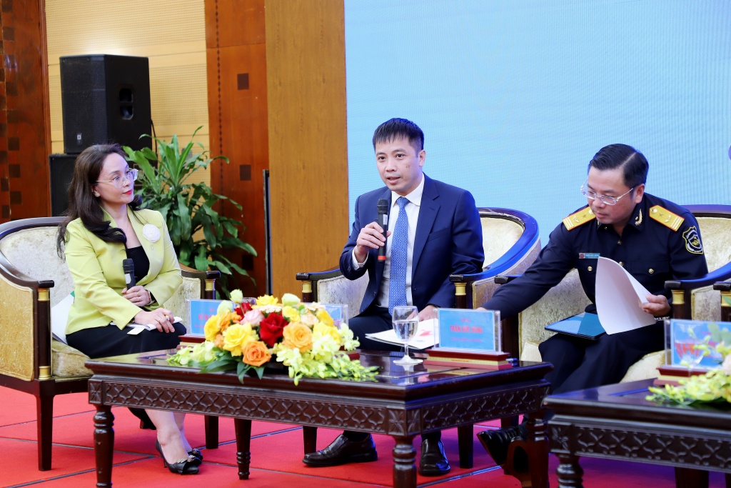 Chùm ảnh: Tọa đàm “Hoàn thiện chính sách thuế, hải quan, thúc đẩy doanh nghiệp phát triển” Chùm ảnh: Tọa đàm “Hoàn thiện chính sách thuế, hải quan, thúc đẩy doanh nghiệp phát triển”