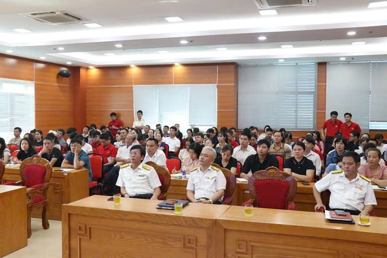 Thuế tỉnh Phú Thọ đồng hành cùng hộ kinh doanh chuyển đổi mô hình quản lý thuế