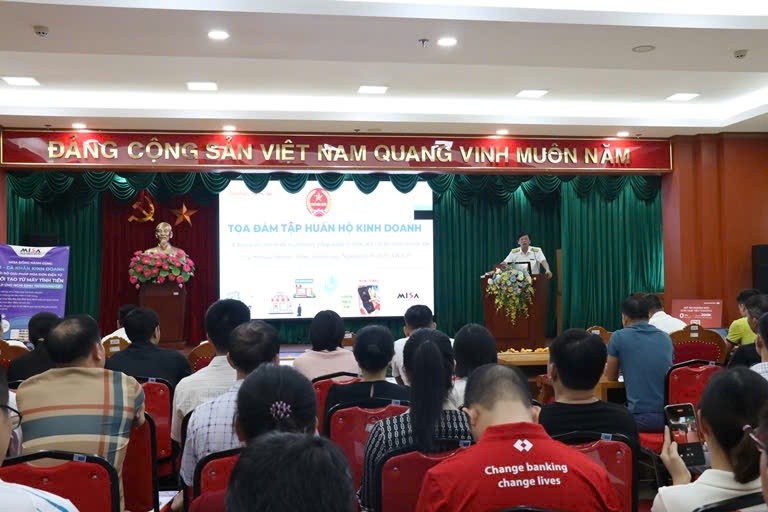 Thuế tỉnh Phú Thọ đồng hành cùng hộ kinh doanh chuyển đổi mô hình quản lý thuế