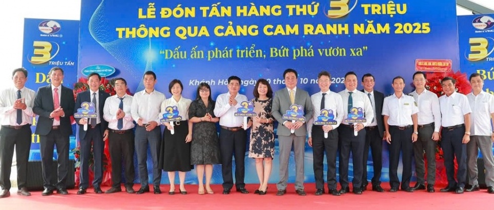 Đón tấn hàng thứ 3 triệu qua cảng Cam Ranh