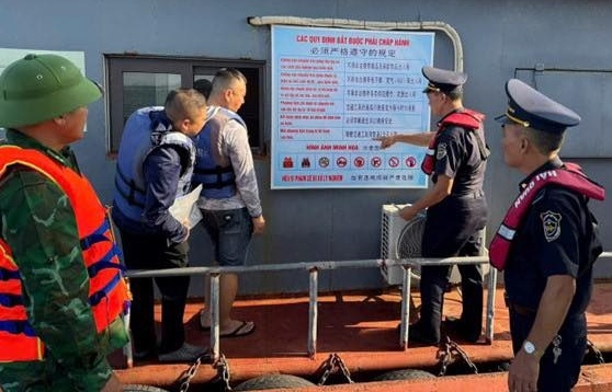 Hải quan Vạn Gia giúp thuyền viên nâng cao ý thức chấp hành pháp luật