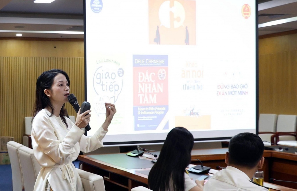 Tăng cường kỹ năng giao tiếp, ứng xử và văn hóa công sở cho công chức