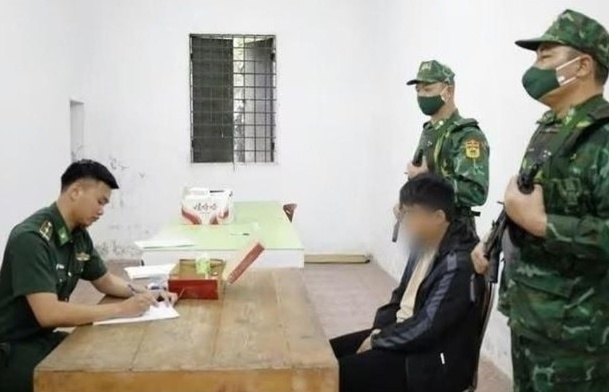 Bắt đối tượng vận chuyển trái phép 8kg bạc tại cửa khẩu Móng Cái