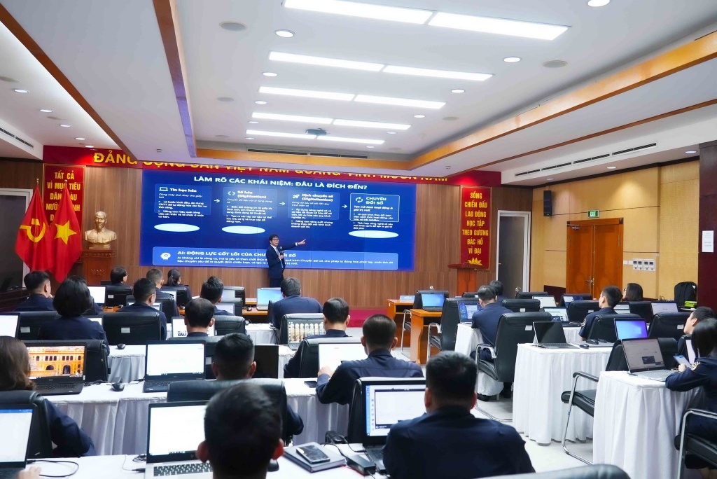 Hải quan bồi dưỡng chuyển đổi số và AI thực chiến cho công chức Hải quan bồi dưỡng chuyển đổi số và AI thực chiến cho công chức