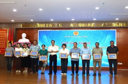 Thuế tỉnh Điện Biên: công khai kết quả 42 hóa đơn may mắn của quý I, quý II/2025 Thuế tỉnh Điện Biên: công khai kết quả 42 hóa đơn may mắn của quý I, quý II/2025