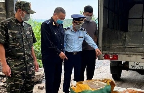 Chặn đứng ô tô chở trứng gà non có dấu hiệu nhập lậu