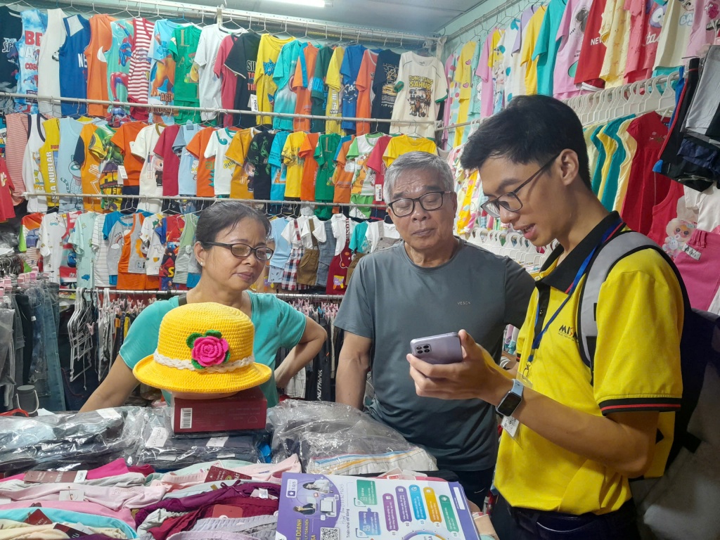 “Chuyển đổi lên doanh nghiệp không làm tăng gánh nặng thuế, mà mở rộng cơ hội phát triển” “Chuyển đổi lên doanh nghiệp không làm tăng gánh nặng thuế, mà mở rộng cơ hội phát triển”