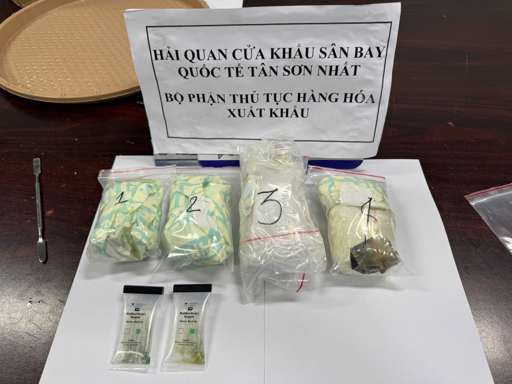 Hải quan sân bay quốc tế Tân Sơn Nhất bắt ma túy giấu trong các hũ mắm tôm Hải quan sân bay quốc tế Tân Sơn Nhất bắt ma túy giấu trong các hũ mắm tôm