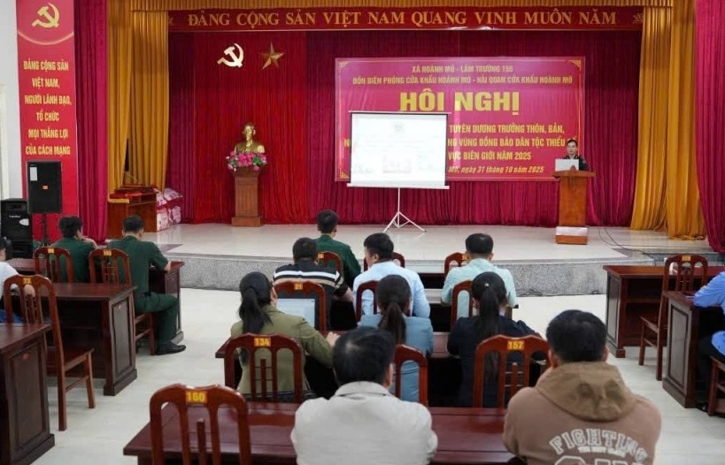 Hải quan Hoành Mô phối hợp tuyên truyền pháp luật cho cư dân biên giới