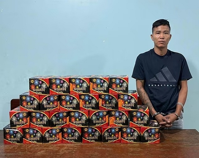 Đối tượng Giáp cùng tang vật. Đối tượng Giáp cùng tang vật.