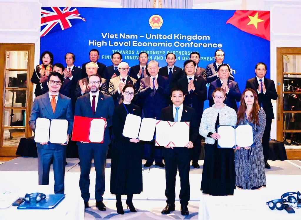 Việt Nam - Anh và Bắc Ireland ký Hiệp định hợp tác và hỗ trợ hành chính lẫn nhau trong lĩnh vực hải quan