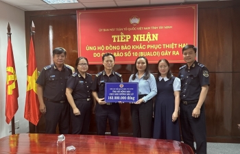 Hải quan khu vực XVII chung tay ủng hộ đồng bào khắc phục hậu quả bão, lũ