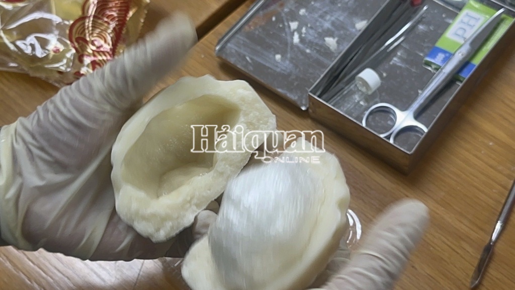 Hải quan Chuyển phát nhanh phát hiện 1 kg ma túy giấu trong nhân bánh trung thu Hải quan Chuyển phát nhanh phát hiện 1 kg ma túy giấu trong nhân bánh trung thu