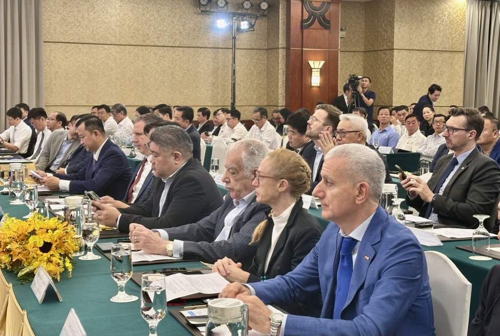 Các doanh nghiệp FDI tham dự hội gnhi5 đối thoại với chính quyền TP. Hồ Chí Minh vào cuối tuần qua Các doanh nghiệp FDI tham dự hội gnhi5 đối thoại với chính quyền TP. Hồ Chí Minh vào cuối tuần qua