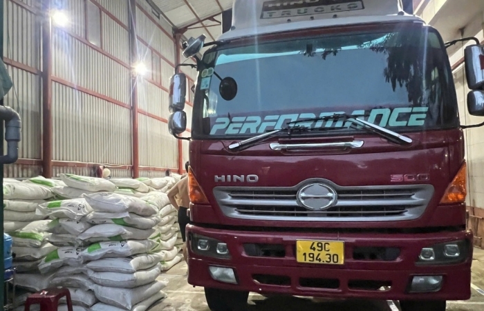 Liên tiếp phát hiện 2 phương tiện vận chuyển 8 tấn đường cát nhập lậu