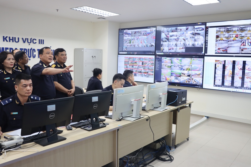 Hải quan khu vực III kiểm soát chặt chẽ hàng hóa có nhu cầu tiêu dùng cao dịp Tết Hải quan khu vực III kiểm soát chặt chẽ hàng hóa có nhu cầu tiêu dùng cao dịp Tết