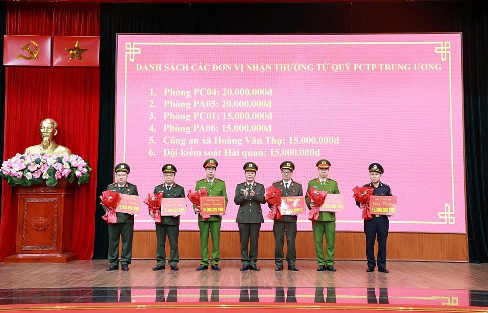 Lễ trao thưởng.  Lễ trao thưởng.