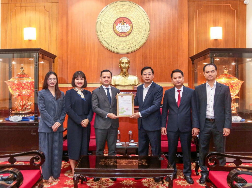 KienlongBank chung tay “Kết nối” đóng góp 3 tỷ đồng hướng về miền Trung KienlongBank chung tay “Kết nối” đóng góp 3 tỷ đồng hướng về miền Trung