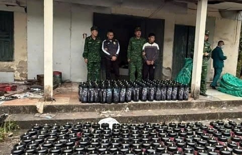 Triệt phá đường dây vận chuyển khí cười