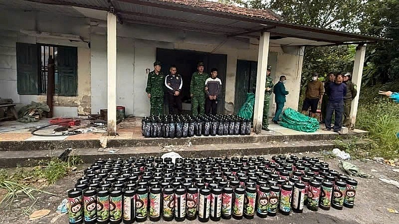 Triệt phá đường dây vận chuyển khí cười Triệt phá đường dây vận chuyển khí cười