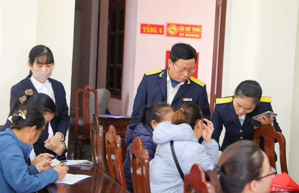 Hướng dẫn chính sách thuế đối với hộ, cá nhân kinh doanh trong giai đoạn chuyển đổi Hướng dẫn chính sách thuế đối với hộ, cá nhân kinh doanh trong giai đoạn chuyển đổi