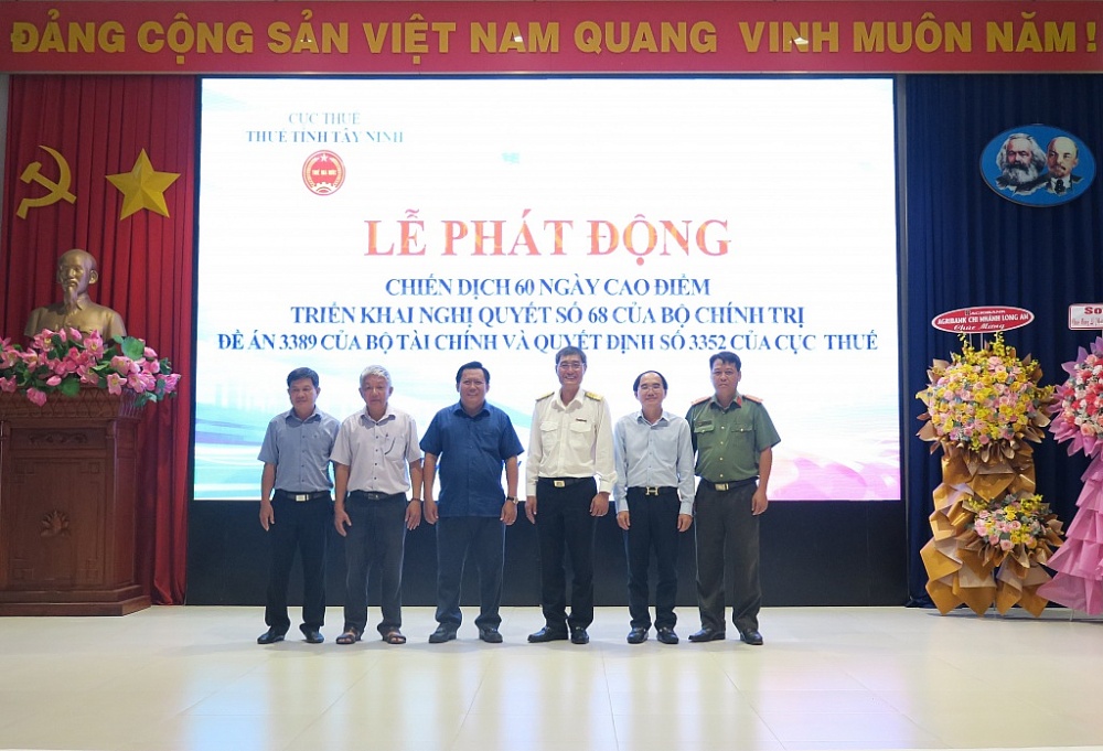 Thuế tỉnh Tây Ninh: Quyết tâm chuyển đổi hộ kinh doanh trước 15/12 Thuế tỉnh Tây Ninh: Quyết tâm chuyển đổi hộ kinh doanh trước 15/12