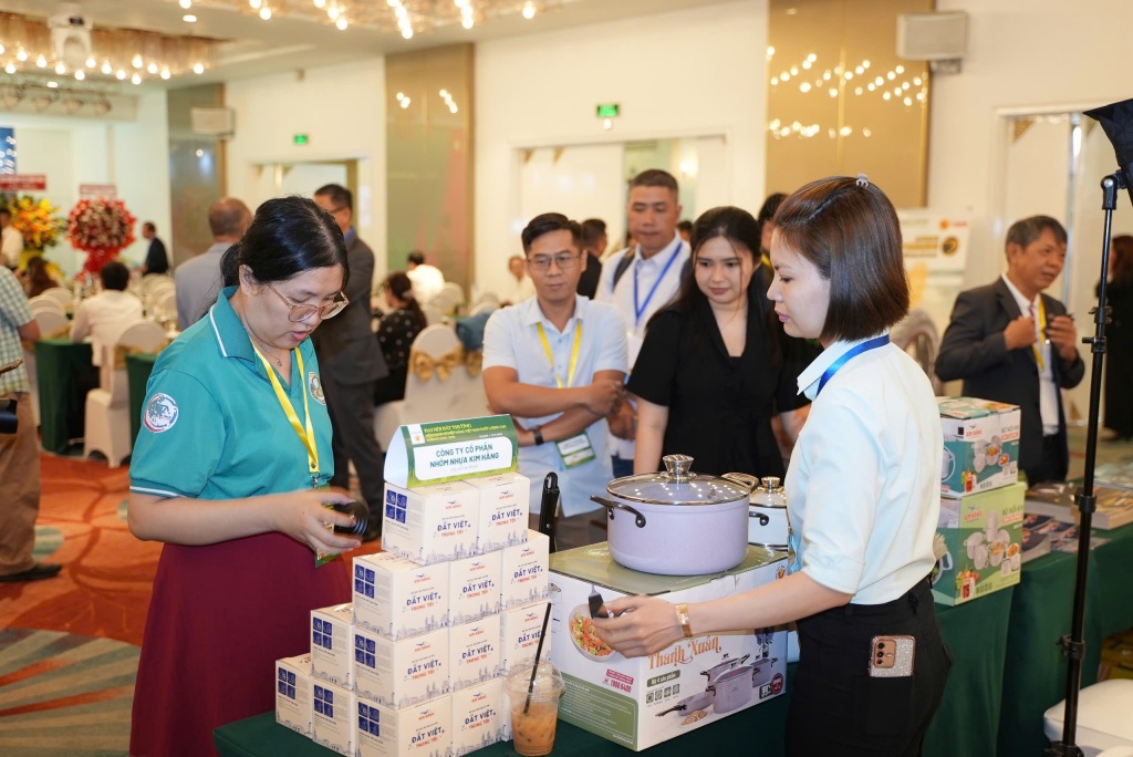 Hiệp hội Doanh nghiệp hàng Việt Nam chất lượng cao tiếp tục giữ 'ngọn lửa hàng Việt'