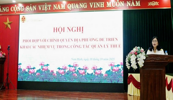 Thuế cơ sở 5 tỉnh Ninh Bình: Sẵn sàng nhiều giải pháp cho chuyển đổi từ thuế khoán sang kê khai Thuế cơ sở 5 tỉnh Ninh Bình: Sẵn sàng nhiều giải pháp cho chuyển đổi từ thuế khoán sang kê khai