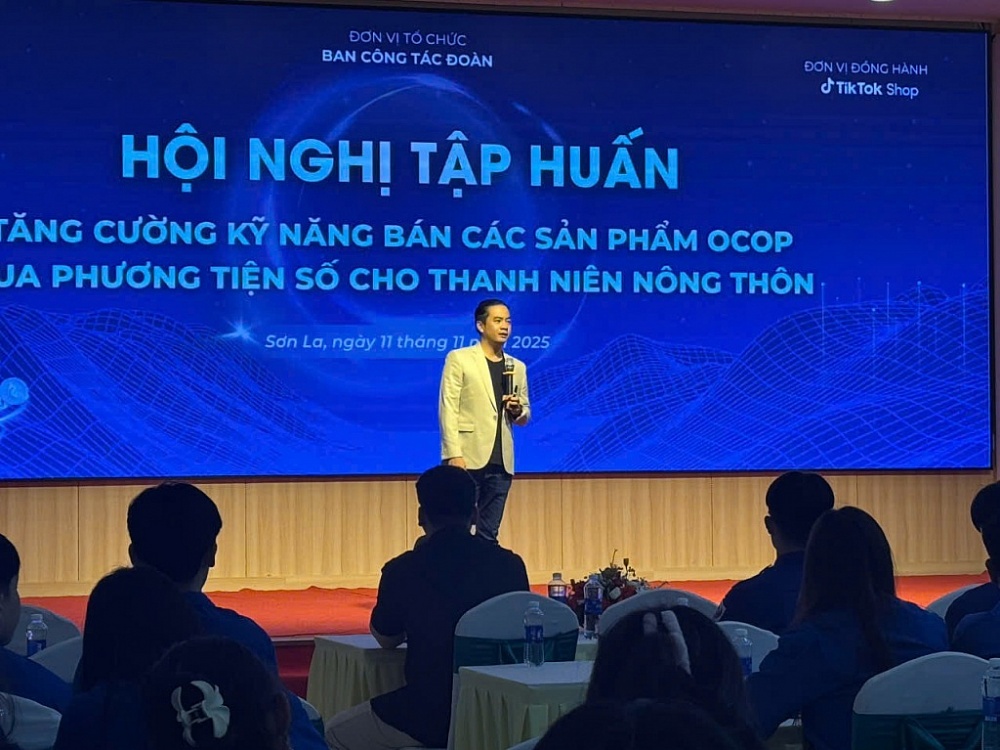 Hội nghị tập huấn tăng cường kỹ năng bán các sản phẩm OCOP qua phương tiện số cho thanh niên nông thôn.